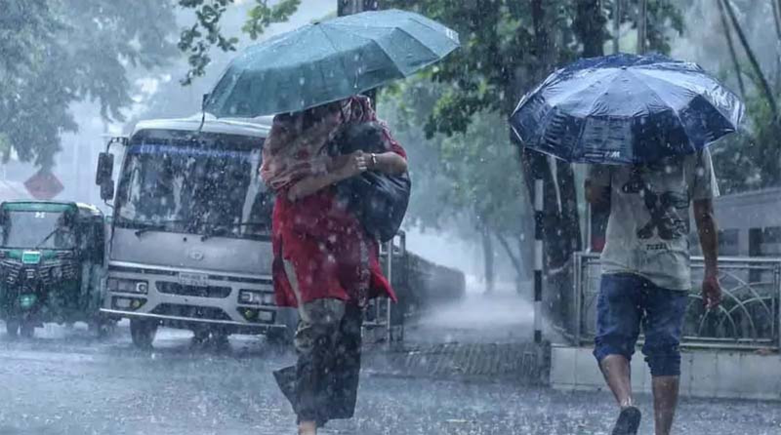 দেশের ৪ বিভাগে ভারী বৃষ্টির আভাস,১৭টি নদীবন্দরে সতর্কতা