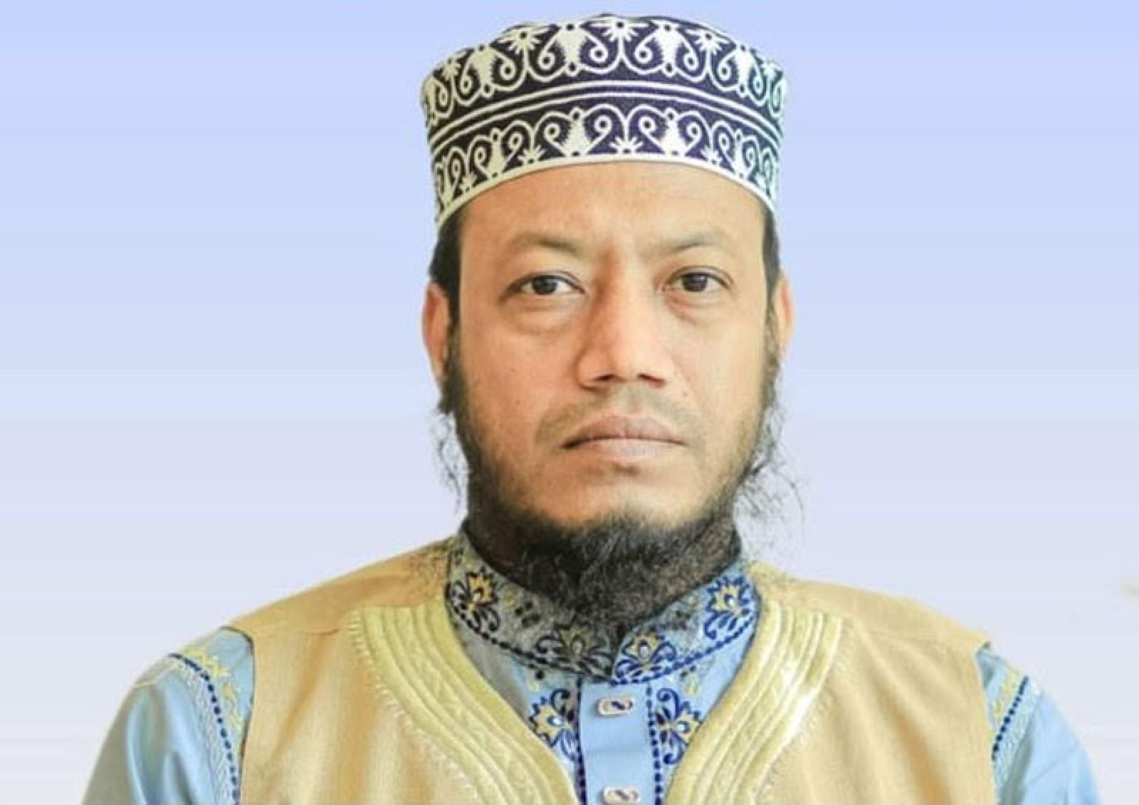 এমপি মুফতি আমির হামজার বিরুদ্ধে গ্রেপ্তারি পরোয়ানা জারি