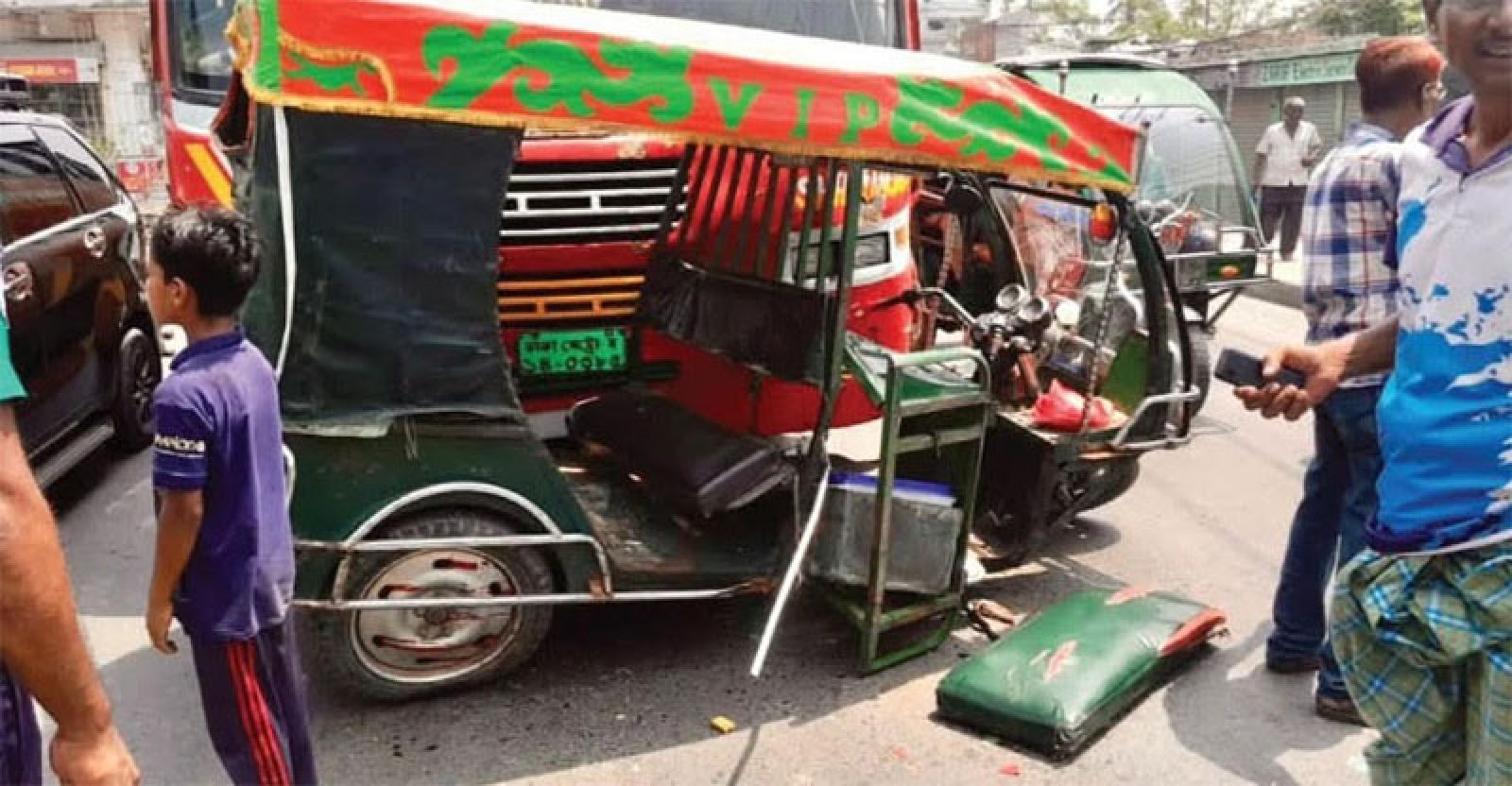 রাজশাহীতে বাস-অটোরিকশার সংঘর্ষে  নিহত ১, আহত ২