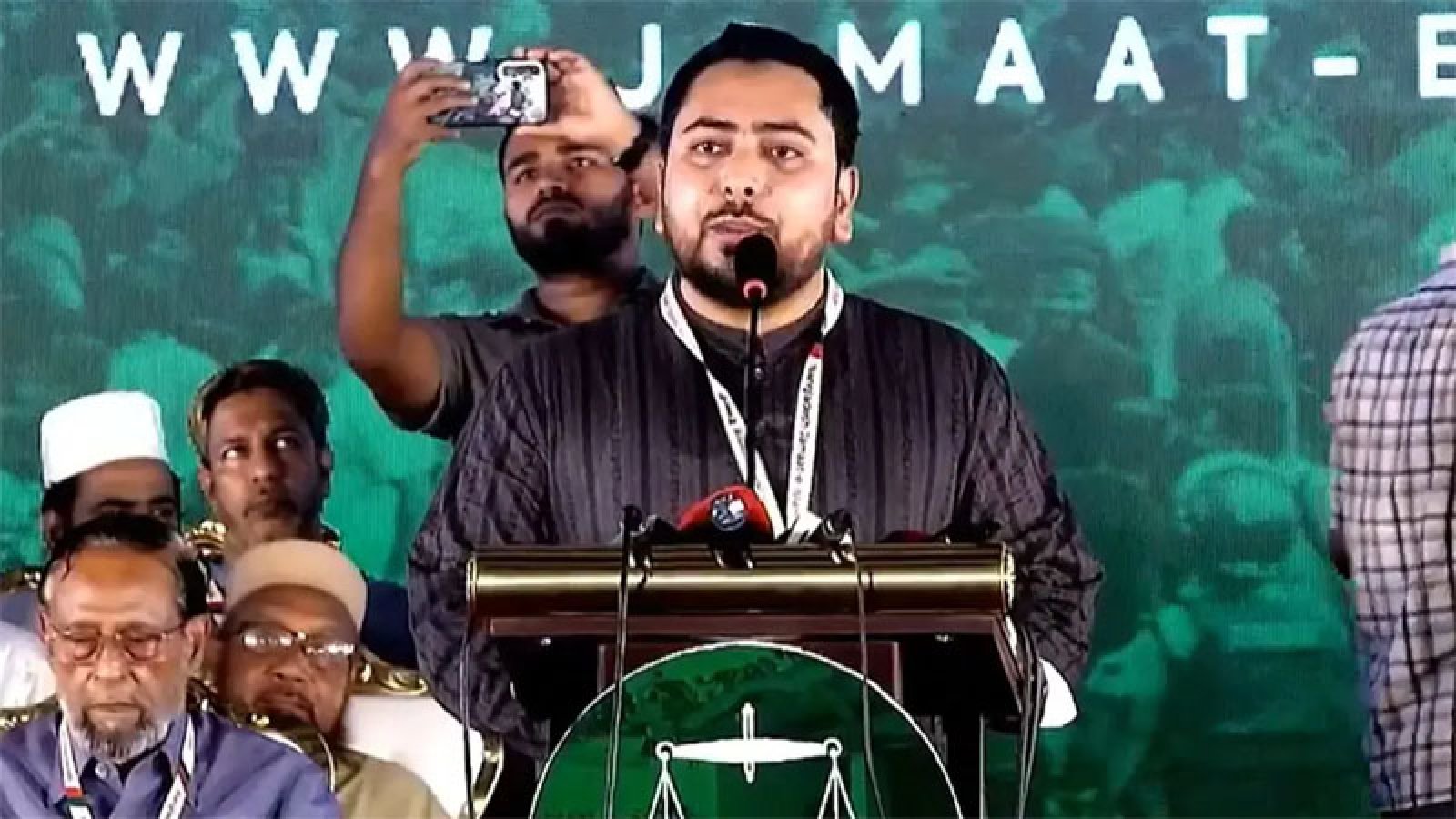 কার্ড দিতে গিয়ে বিএনপির তেল ফুরিয়ে গেছে : নাহিদ ইসলাম