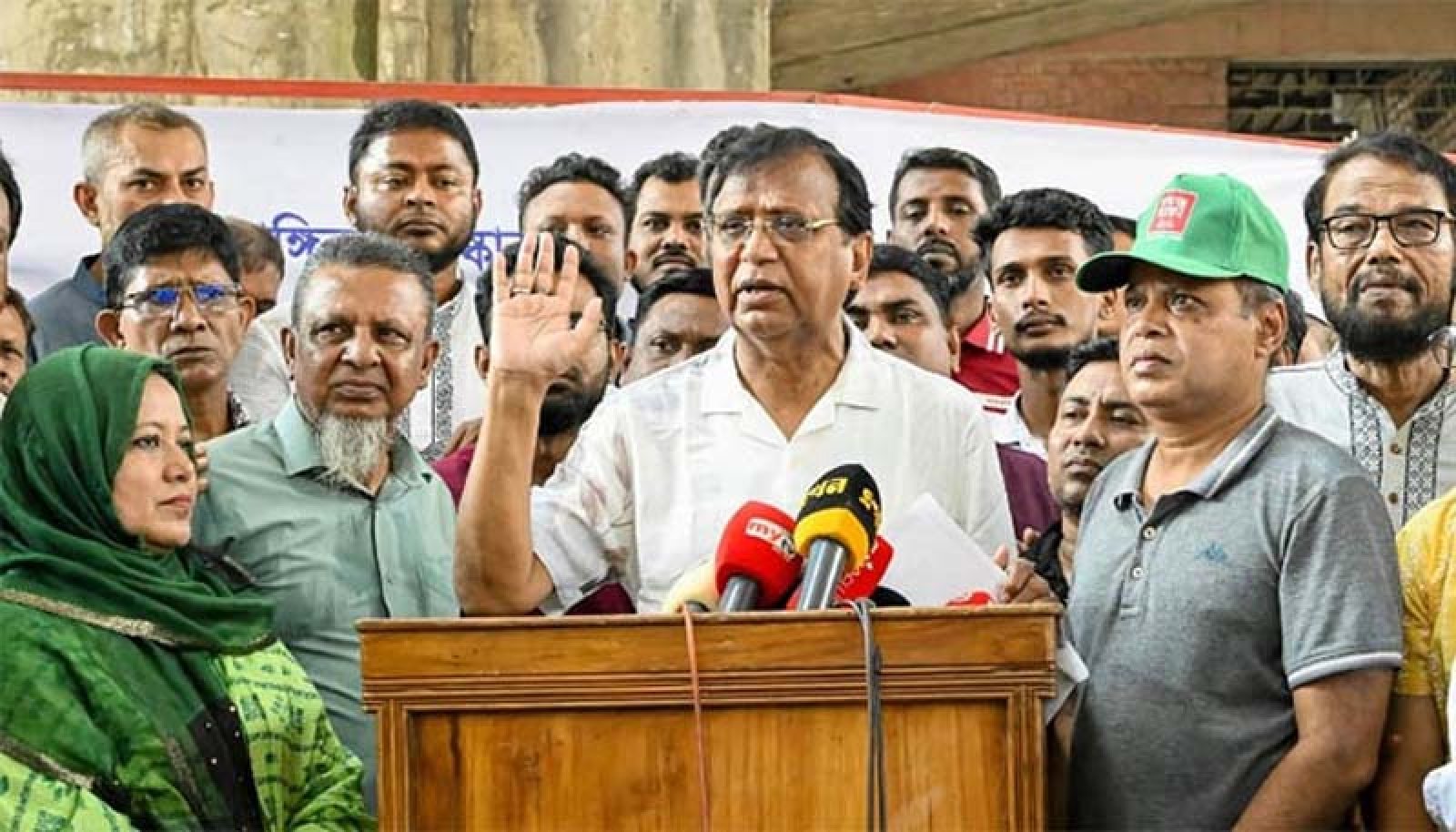 রাস্তা-ফুটপাতে অবৈধ দোকান বসালেই মামলা ও মালামাল ক্রোক: ​ডিএসসিসি প্রশাসক