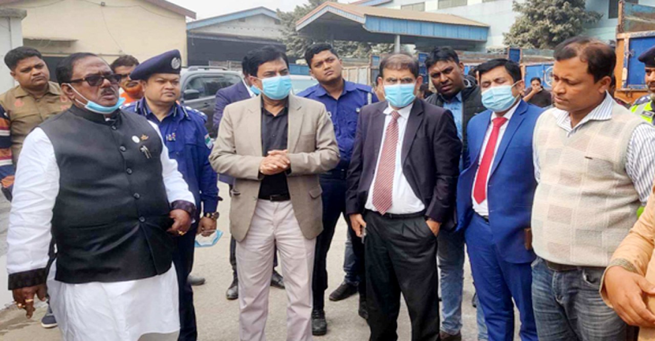 হঠাৎ চালের দাম বাড়ার কারণ খুঁজতে মোকামে খাদ্যমন্ত্রীর অভিযান