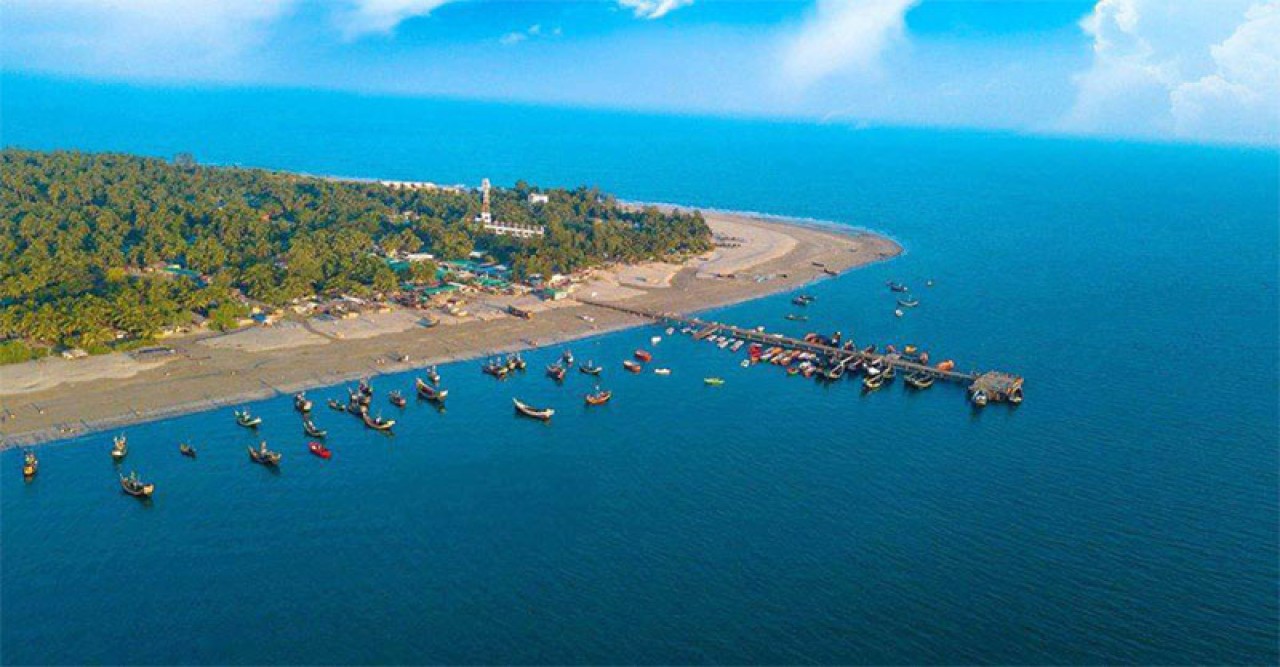নিরাপত্তার স্বার্থে অনির্দিষ্টকালের জন্য সেন্টমার্টিন ভ্রমণে নিষেধাজ্ঞা
