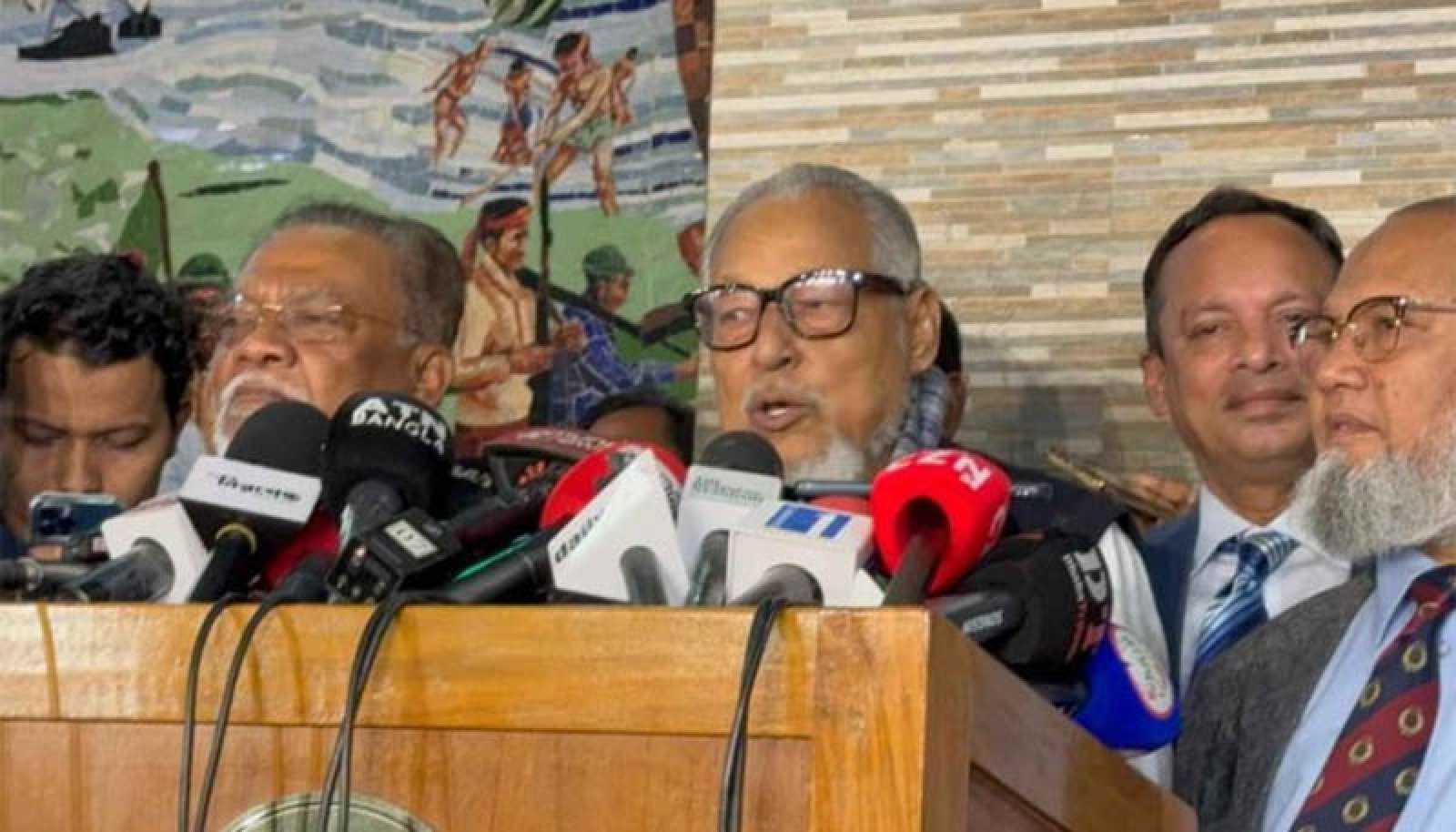 পোস্টাল ব্যালটে কয়েকটি দলের প্রতীক আগে রাখা ‘উদ্দেশ্যমূলক’