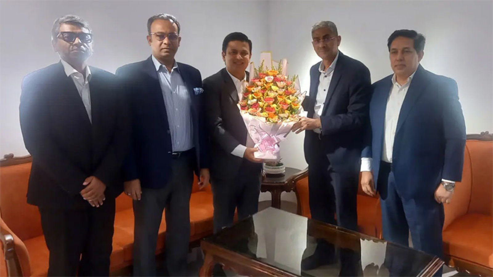 পাঁচ নদীকে যুক্ত করে ১১২ কিমি নৌপথ ঢাকার যানজট নিরসনের বিকল্প ব্যবস্থা