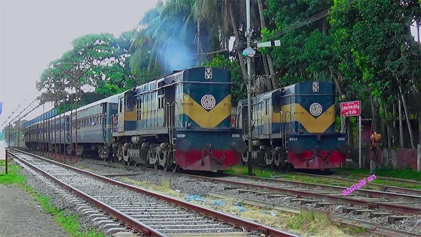 বেসরকারি খাতে আরও ১৭ ট্রেন, আয় বাড়লেও  কমবে যাত্রীসেবার মান