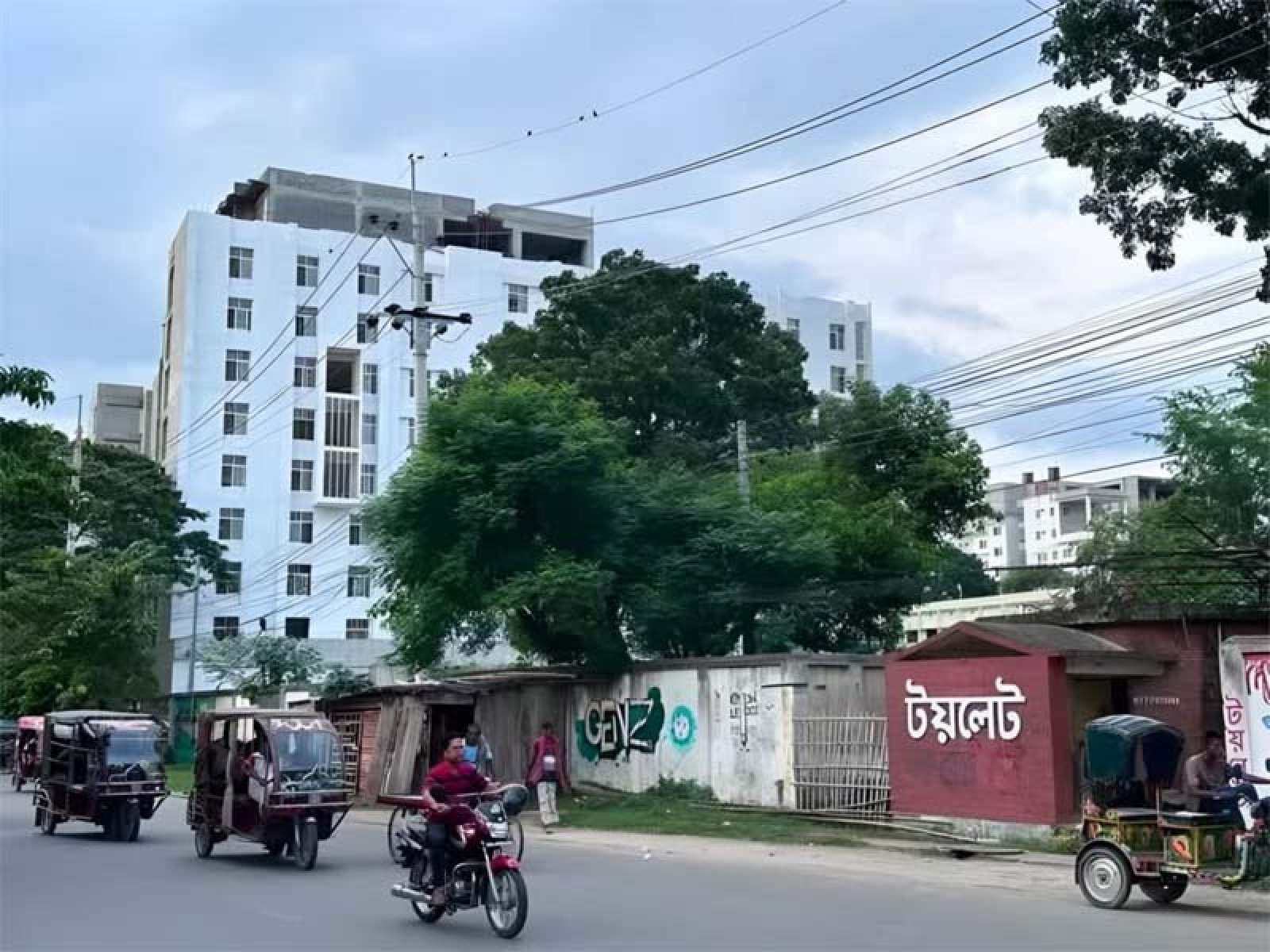 রুয়েটে আওয়ামী আমলে দখলকৃত জমিতে স্থাপিত অবৈধ স্থাপনা উচ্ছেদের দাবি