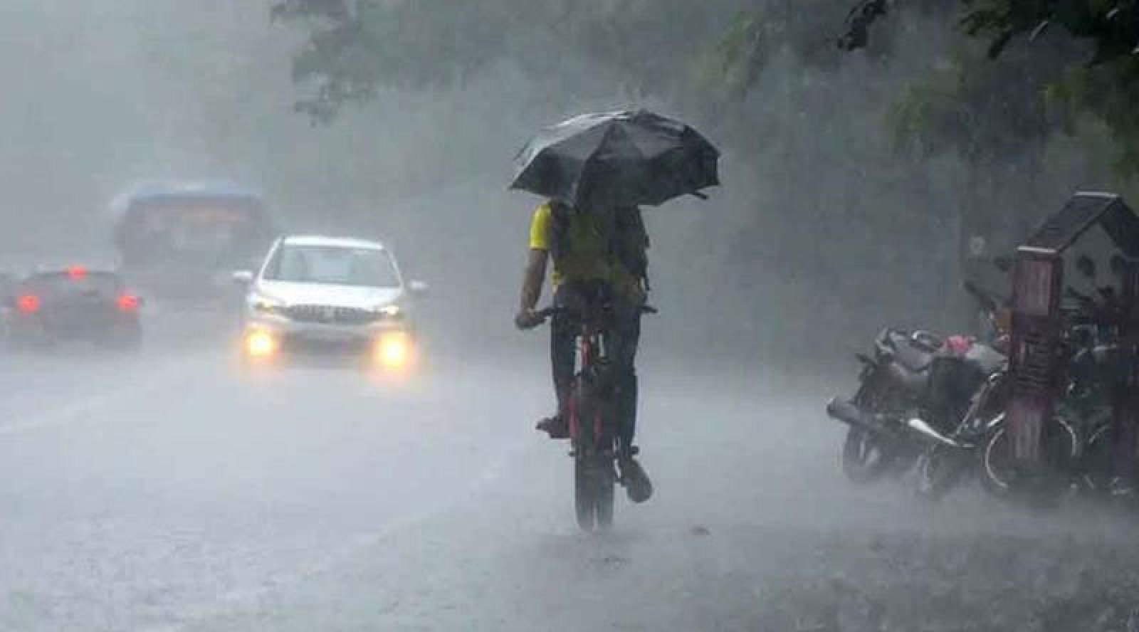 ৬০ কিলোমিটার বেগে ঝড়-বৃষ্টির আভাস, নদীবন্দরে সতর্ক সংকেত