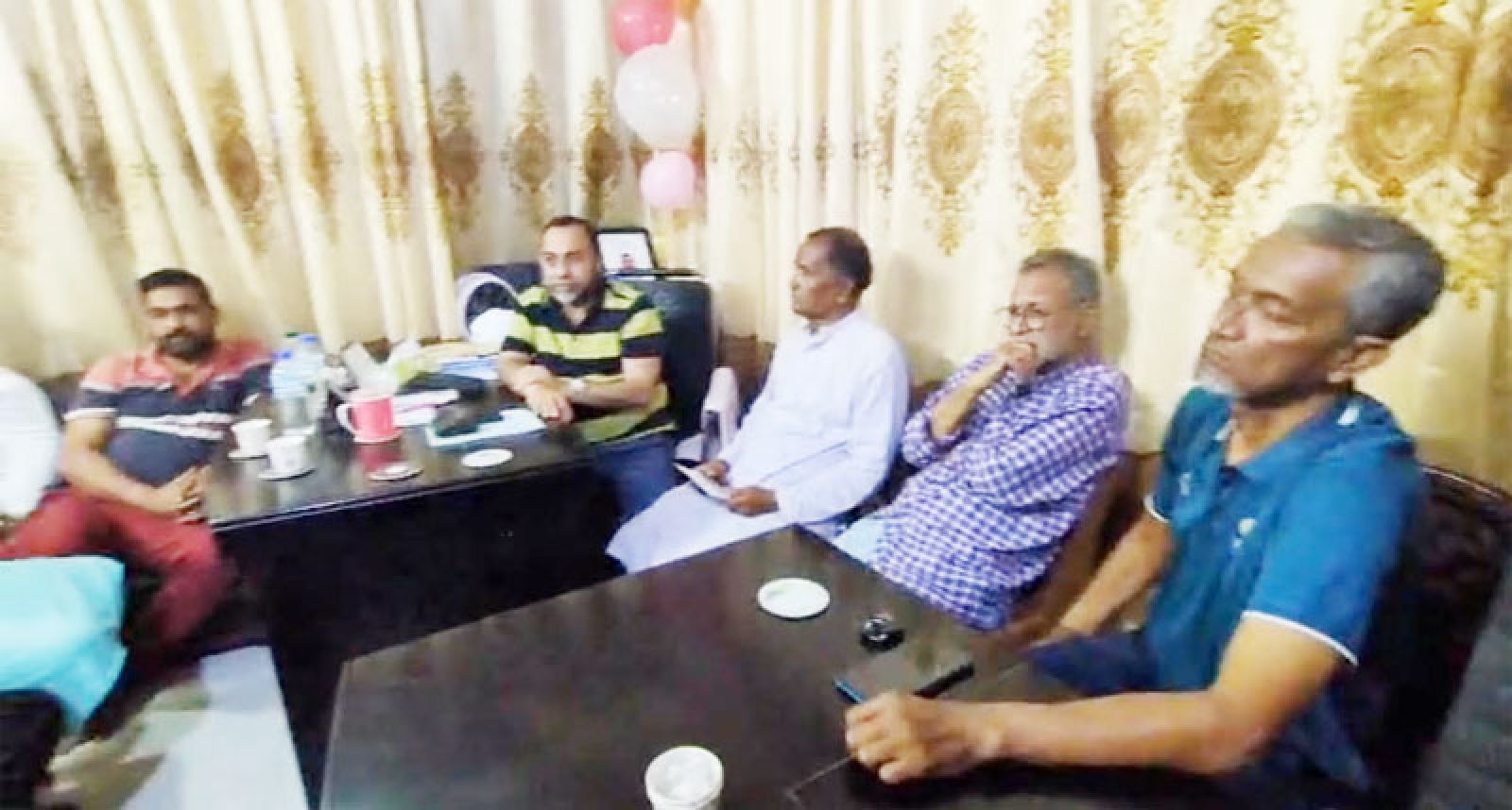 দেশে চলমান শিশু ধর্ষণ-হত্যার প্রতিবাদে রাজশাহী প্রেসক্লাবের উদ্যোগে শনিবার মানববন্ধন