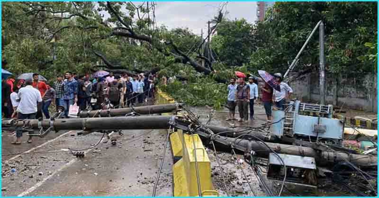ঝড়ে লন্ডভন্ড চট্টগ্রাম