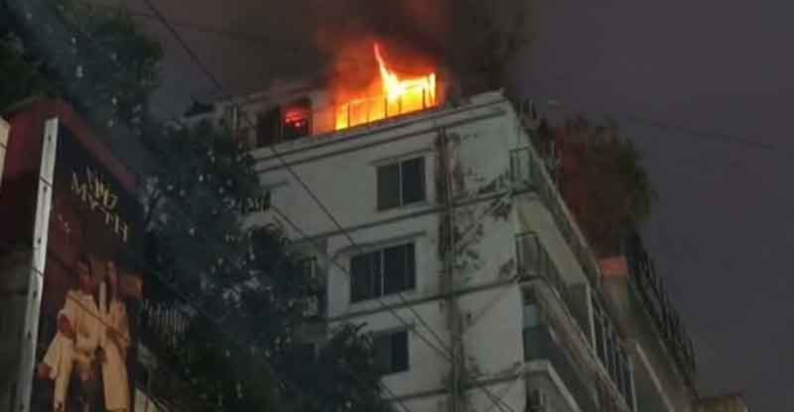 মোহাম্মদপুরে ৯ তলা ভবনে আগুন