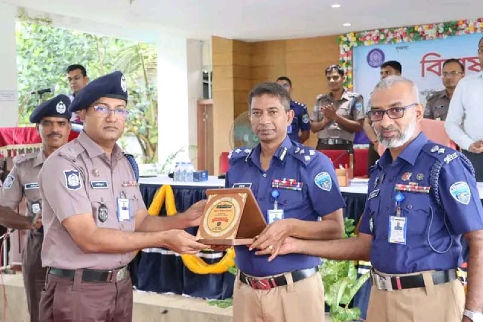 'মানবিক আচরণে কাঙ্ক্ষিত পুলিশি সেবা নিশ্চিত করার ওপর গুরুত্বারোপ'