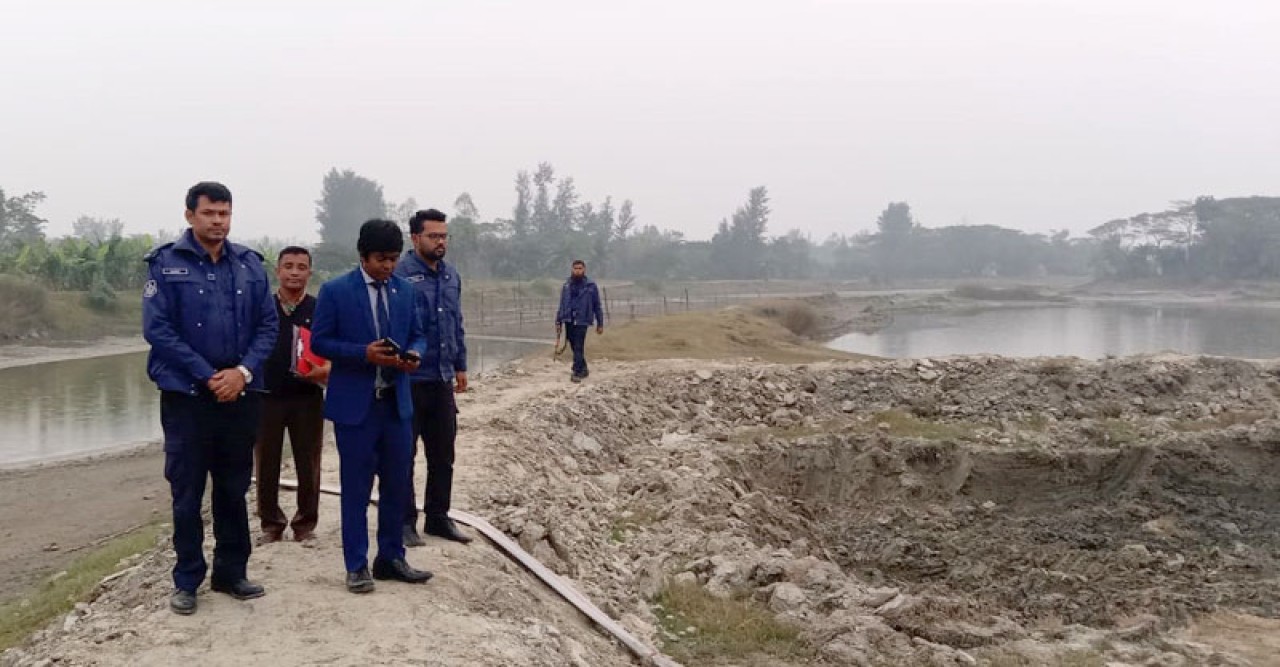 নোয়াখালীতে ফসলি জমির মাটি বিক্রির অপরাধে দুই ব্যক্তির কারাদান্ড