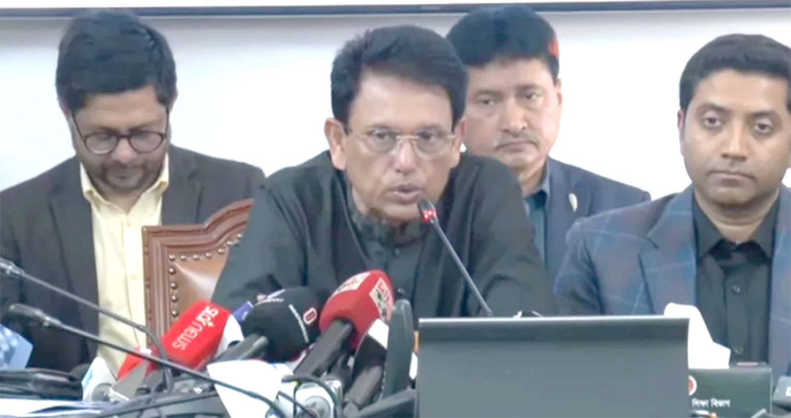 ইংলিশ মিডিয়াম স্কুল নীতিমালার আওতায় আনা হবে
