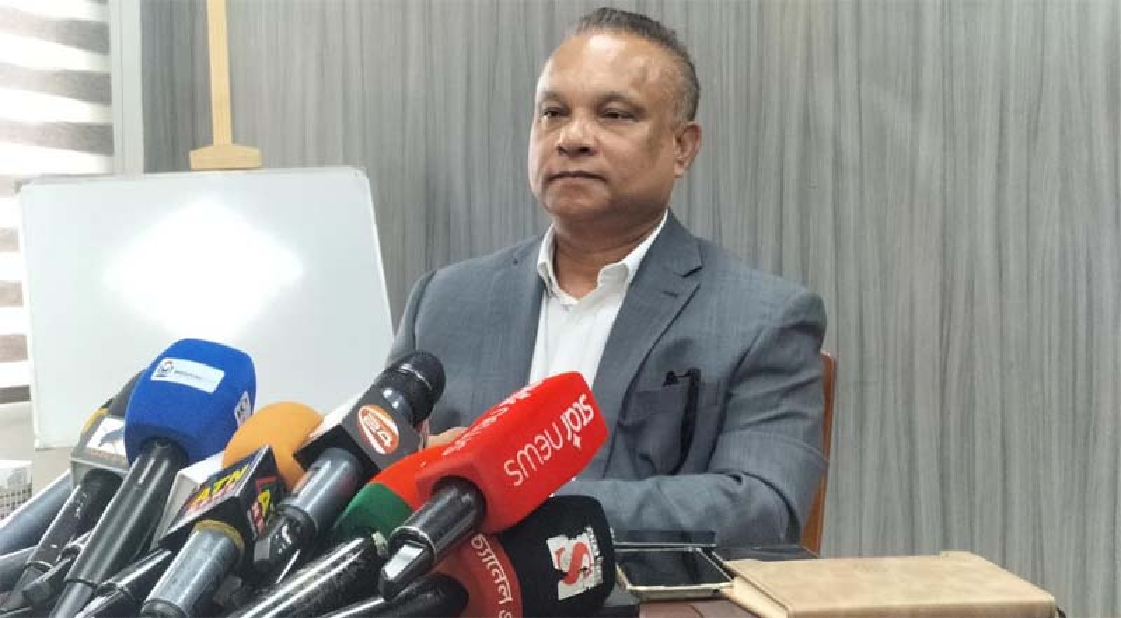 এক লাখ স্বাস্থ্যকর্মী, ২৫ হাজার মিডওয়াইফ নিয়োগ দেওয়া হবে