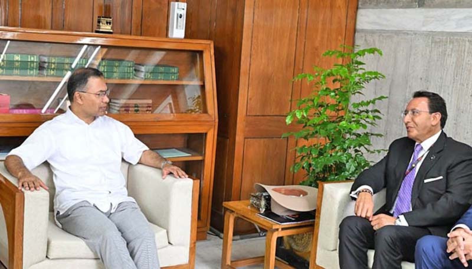 ইন্টারনেট সেবার দাম কমানোর পরামর্শ প্রধানমন্ত্রীর