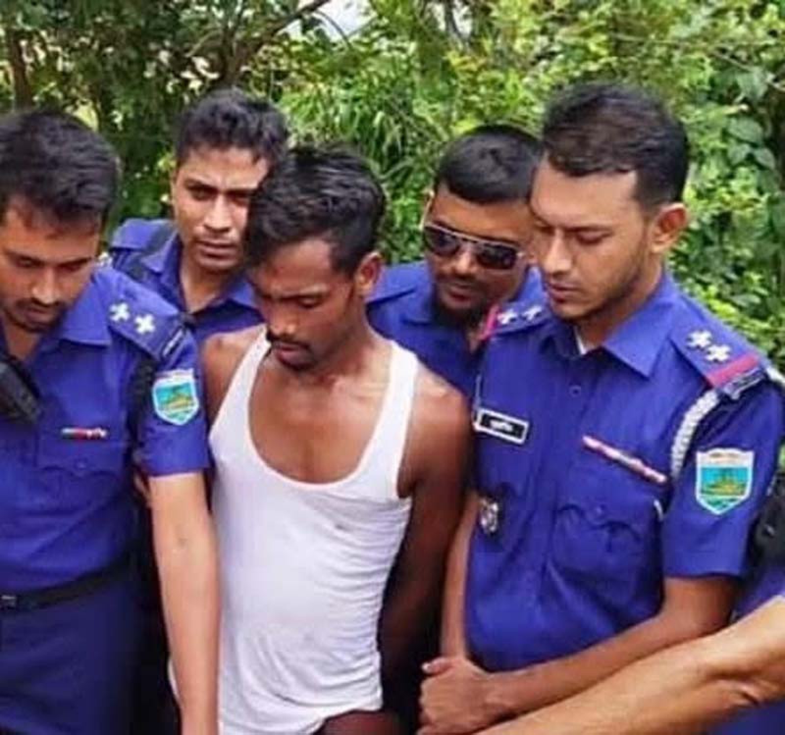 ৩৭০ পিস ইয়াবাসহ আটক ১