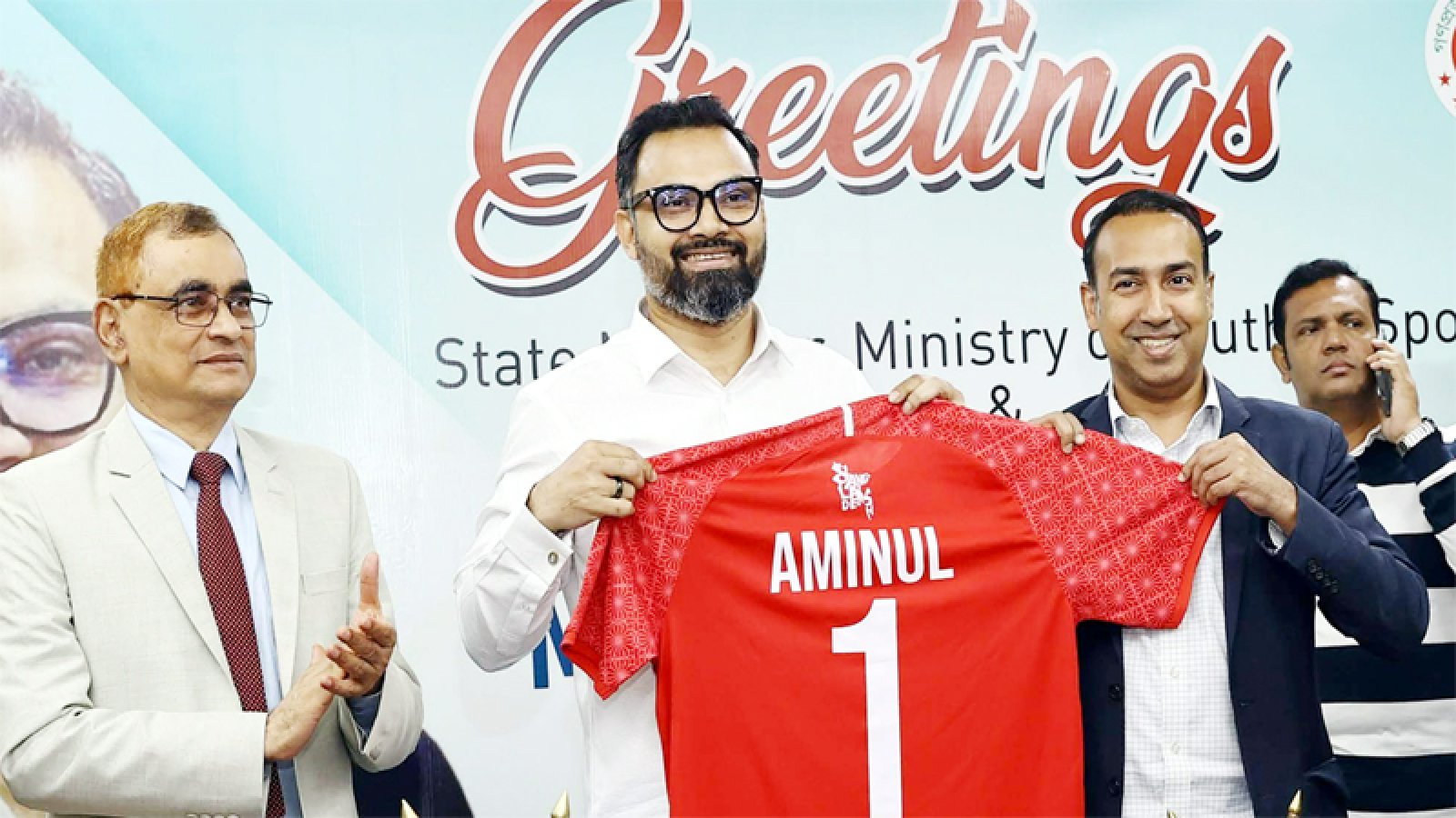 হামজাদের বেতনের আওতায় আনছেন ক্রীড়া প্রতিমন্ত্রী