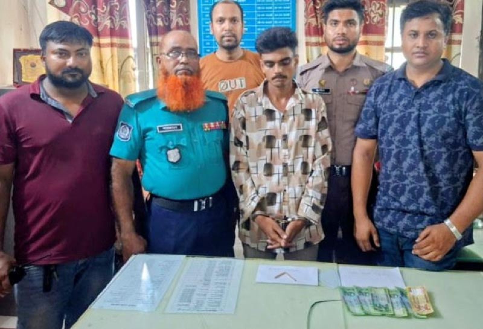 নগরীতে বিক্রয়ের সময় মাদক ও অর্থসহ আটক ১