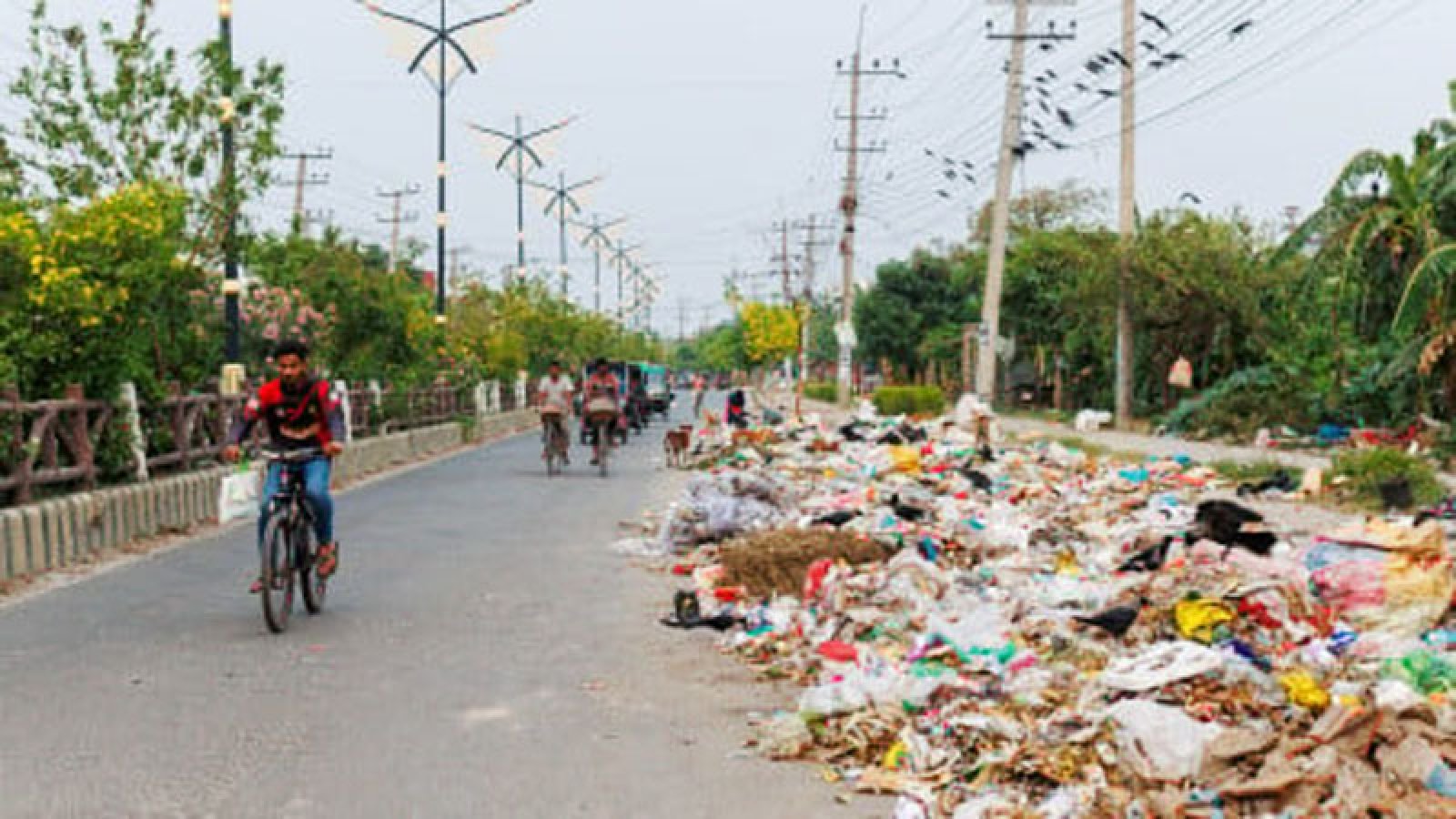 বিষাক্ত ভাগাড়ের গ্রাসে রাজশাহী সিটি হাট: জনস্বাস্থ্য ঝুঁকিতে শিক্ষার্থী-ব্যবসায়ী ও স্থানীয় বাসিন্দারা