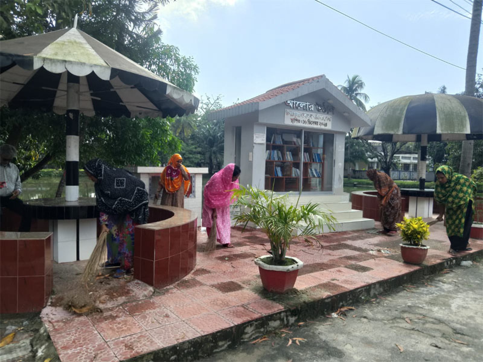 পবায় ডেঙ্গু প্রতিরোধে নিয়মিত পরিচ্ছন্নতা অভিযান, এডিসের প্রজননস্থল ধ্বংসে গুরুত্ব