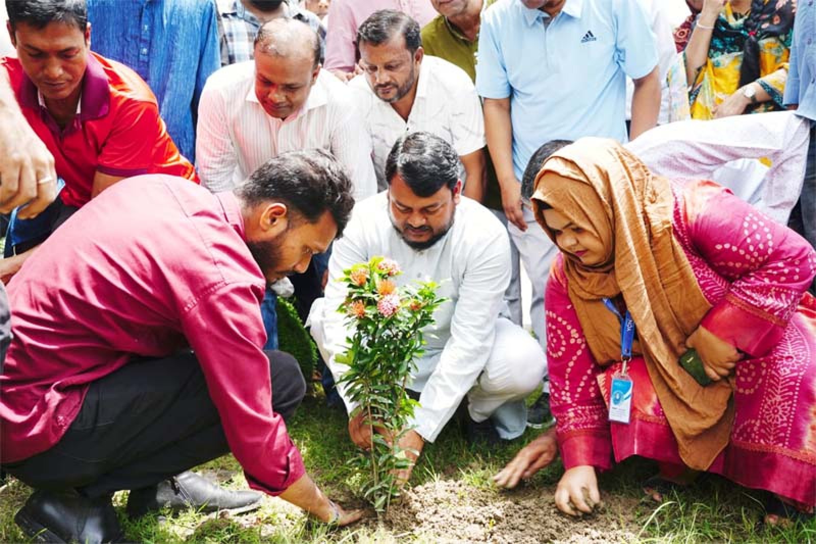 রাজশাহীতে রাসিক-ইয়ুথ চেঞ্জমেকার্স নেটওয়ার্কের মাসব্যাপী বৃক্ষরোপণ ও চারা বিতরণ কর্মসূচি