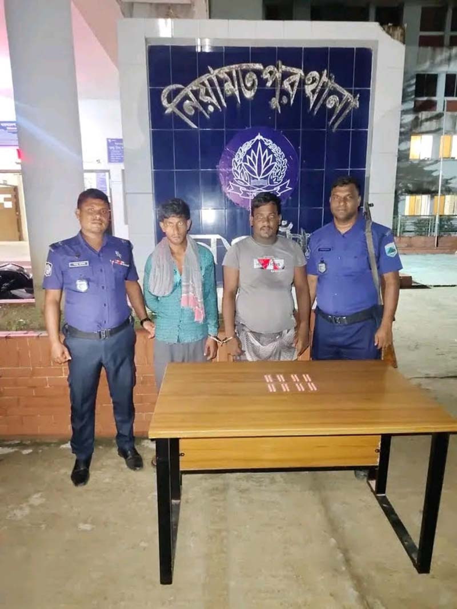 নিয়ামতপুরে ৮০ পিচ ট্যাপেন্টাডল ট্যাবলেটসহ গ্রেপ্তার ২