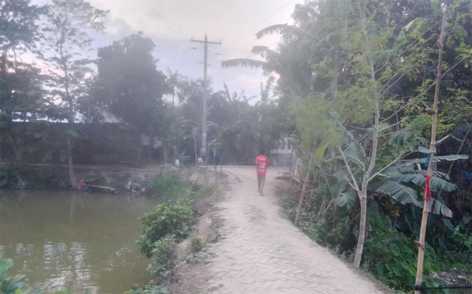 রায়গঞ্জের গ্রামপাঙ্গাসী গ্রামে এখনো লাগেনি উন্নয়নের ছোঁয়া