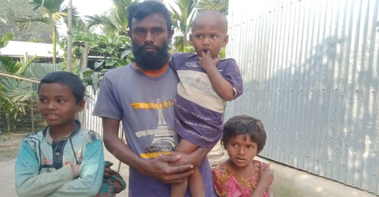 সন্তানকে অন‍্যের হাতে তুলে দেন বাবা, উদ্ধার করল ইউএনও