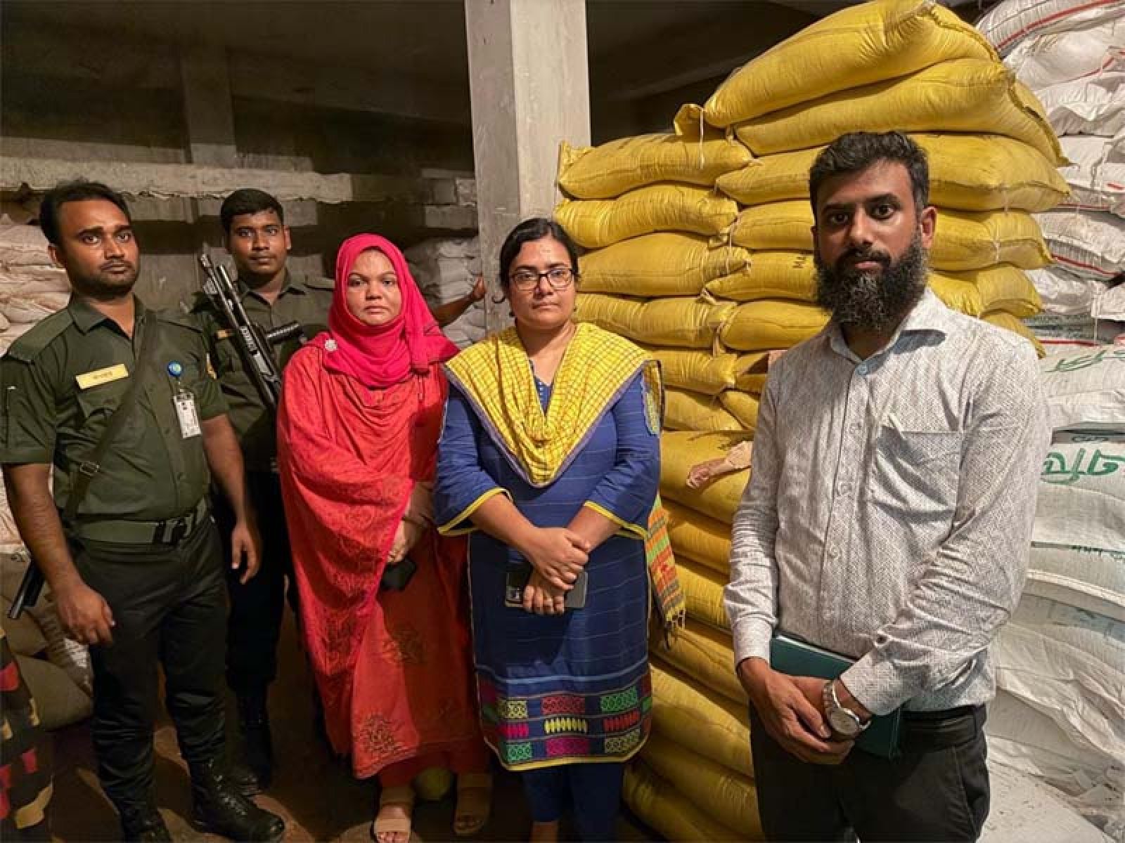 গোদাগাড়ীতে সপ্তাহব্যাপী অভিযানে ১হাজার ৭৩ বস্তা সার জব্দ: জরিমানা ও খোলা বাজারে বিক্রি