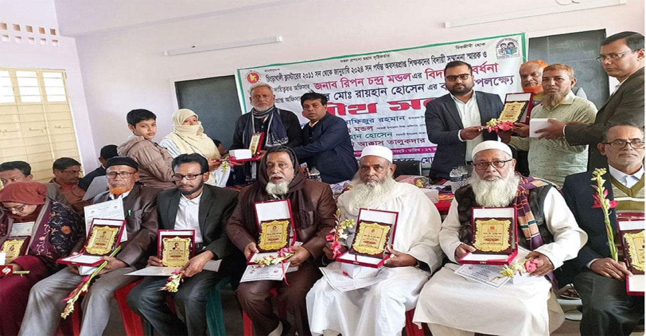 মোরেলগঞ্জে এক মঞ্চে ২১ শিক্ষকের বিদায় সংবর্ধনা