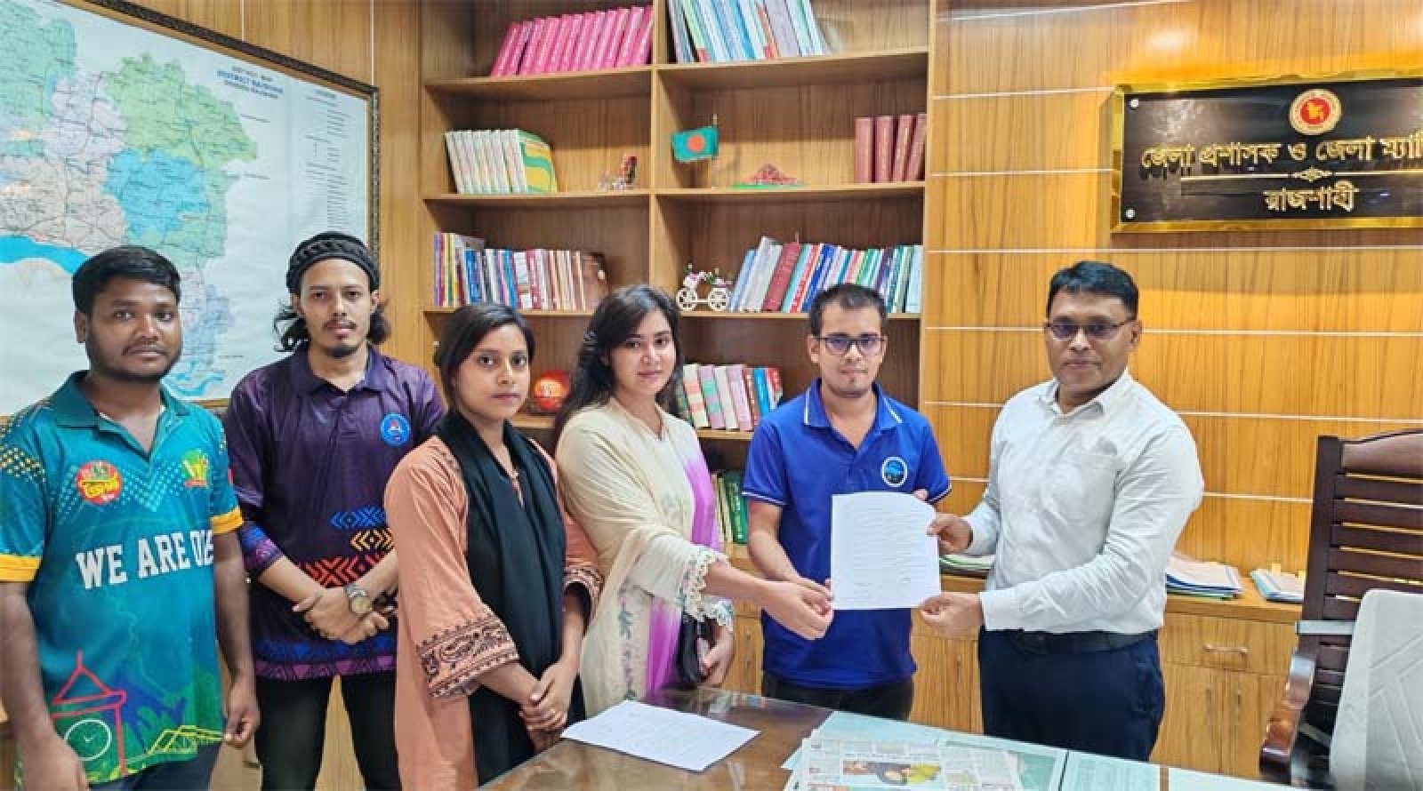 সিসা দূষণ বন্ধের দাবিতে রাজশাহীতে স্মারকলিপি প্রদান
