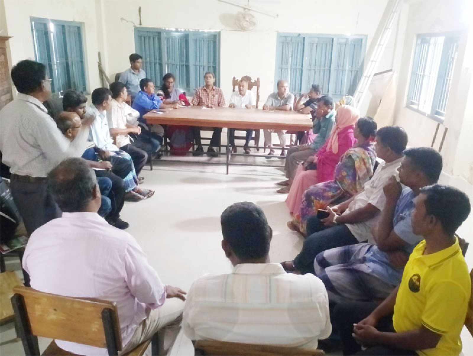 তানোরে পানি সংকট ও জলবায়ুর প্রভাব পর্যবেক্ষণে ক্লাইমেট অ্যাডভোকেসি ফোরামের মাঠ পরিদর্শন