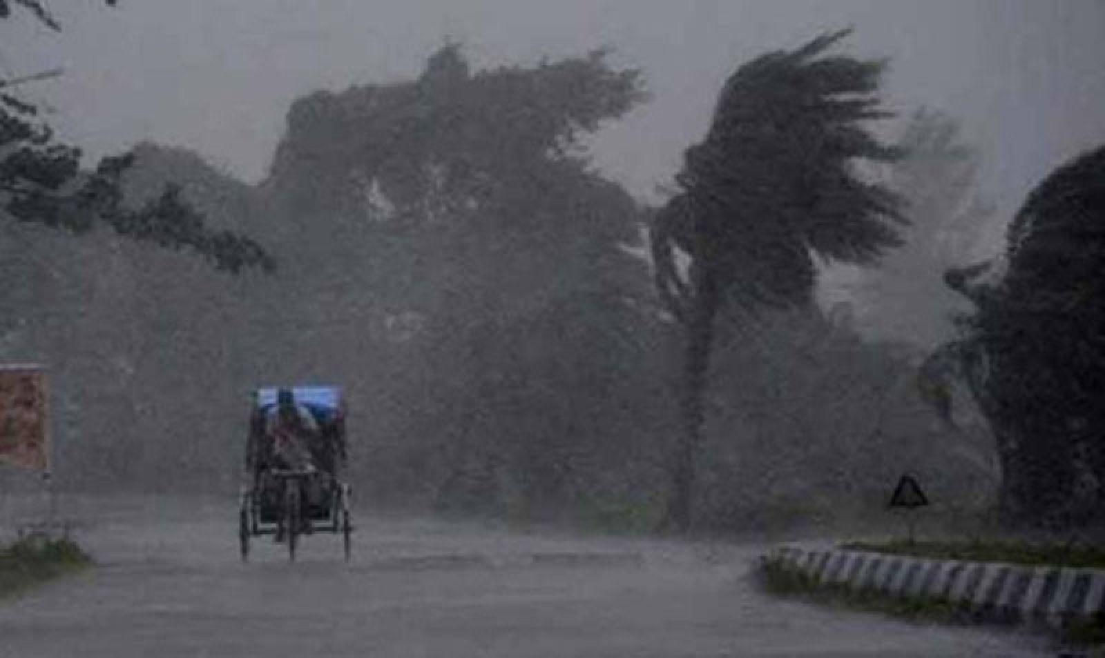দেশের ৮ অঞ্চলে বজ্রবৃষ্টিসহ ঝোড়ো হাওয়ার পূর্বাভাস