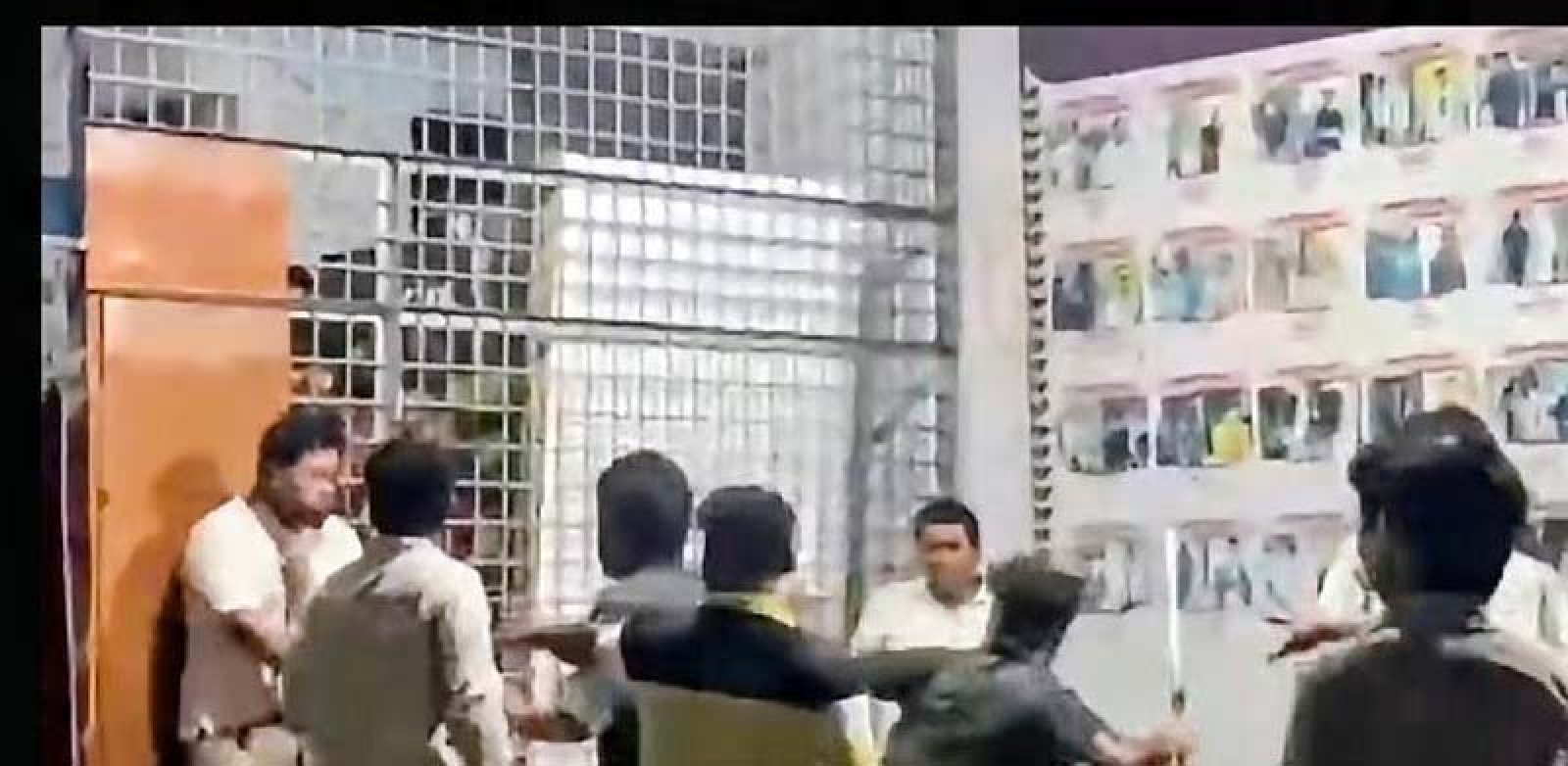 রাবিতে সাংবাদিকদের মারধরের ঘটনায় চারজনের ছাত্রত্ব বাতিলের সুপারিশ