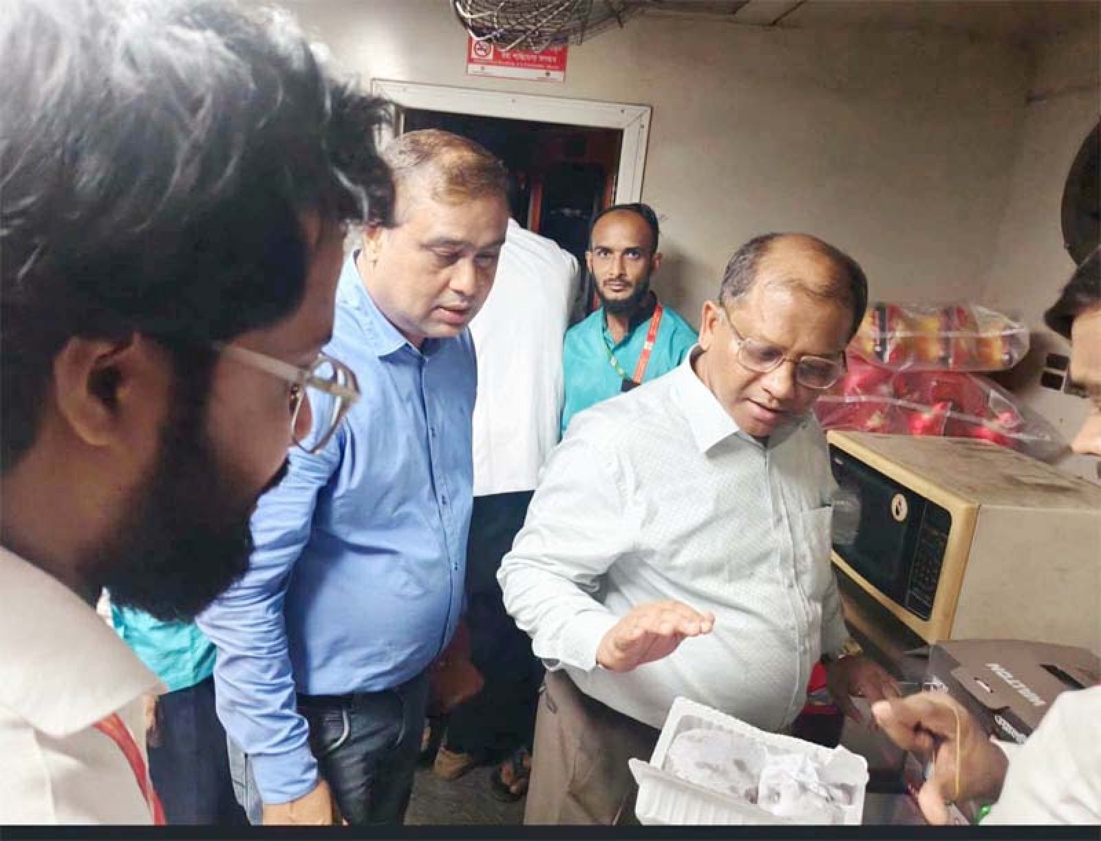 কুড়িগ্রাম এক্সপ্রেস ট্রেনে জিএম-সিসিএম-এর বিশেষ পরিদর্শন,যাত্রীসেবা মানোন্নয়ন ও কড়াকড়ি চেকিং