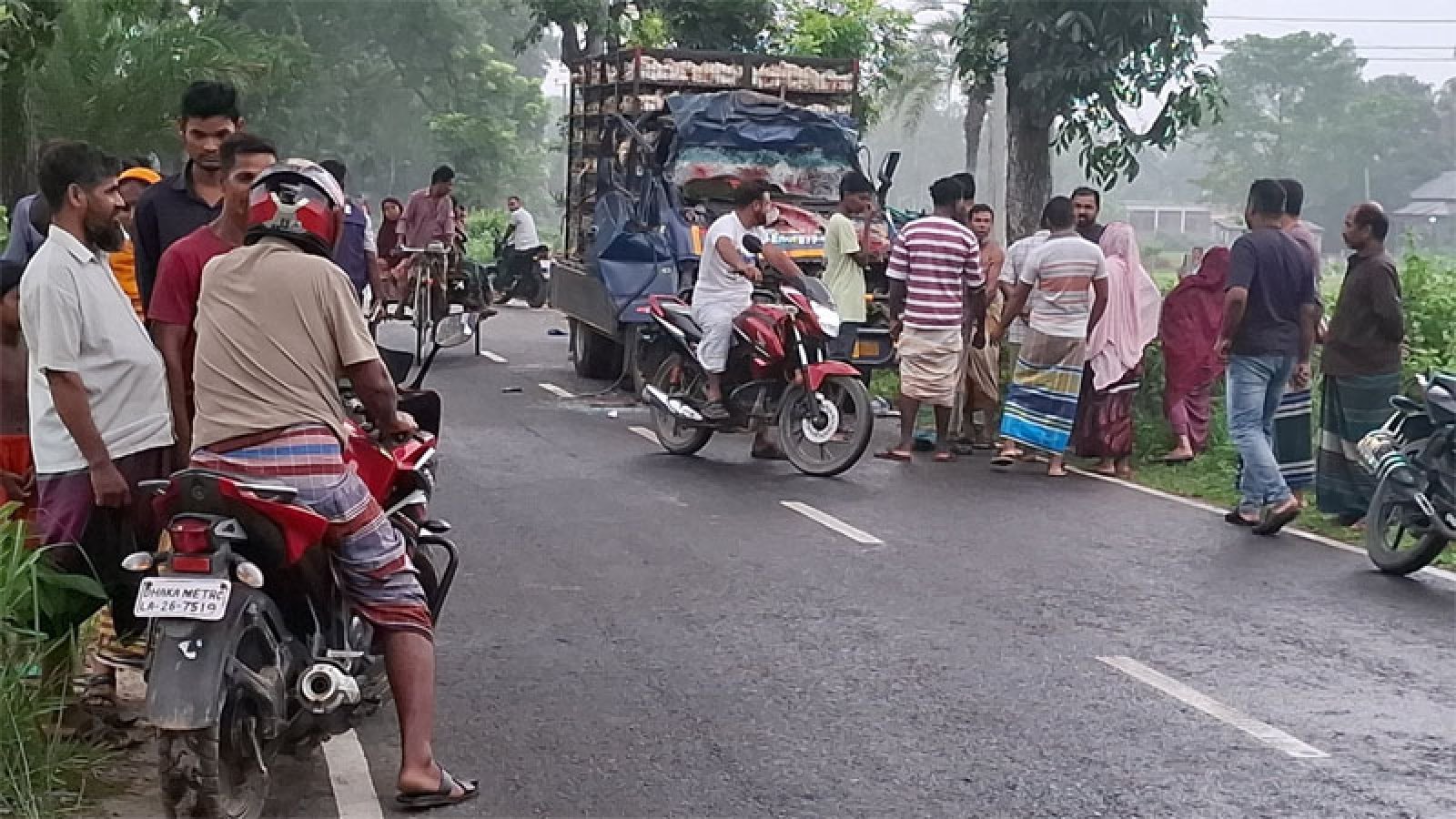 ট্রাক-পিকআপের সংঘর্ষে নিহত ৪