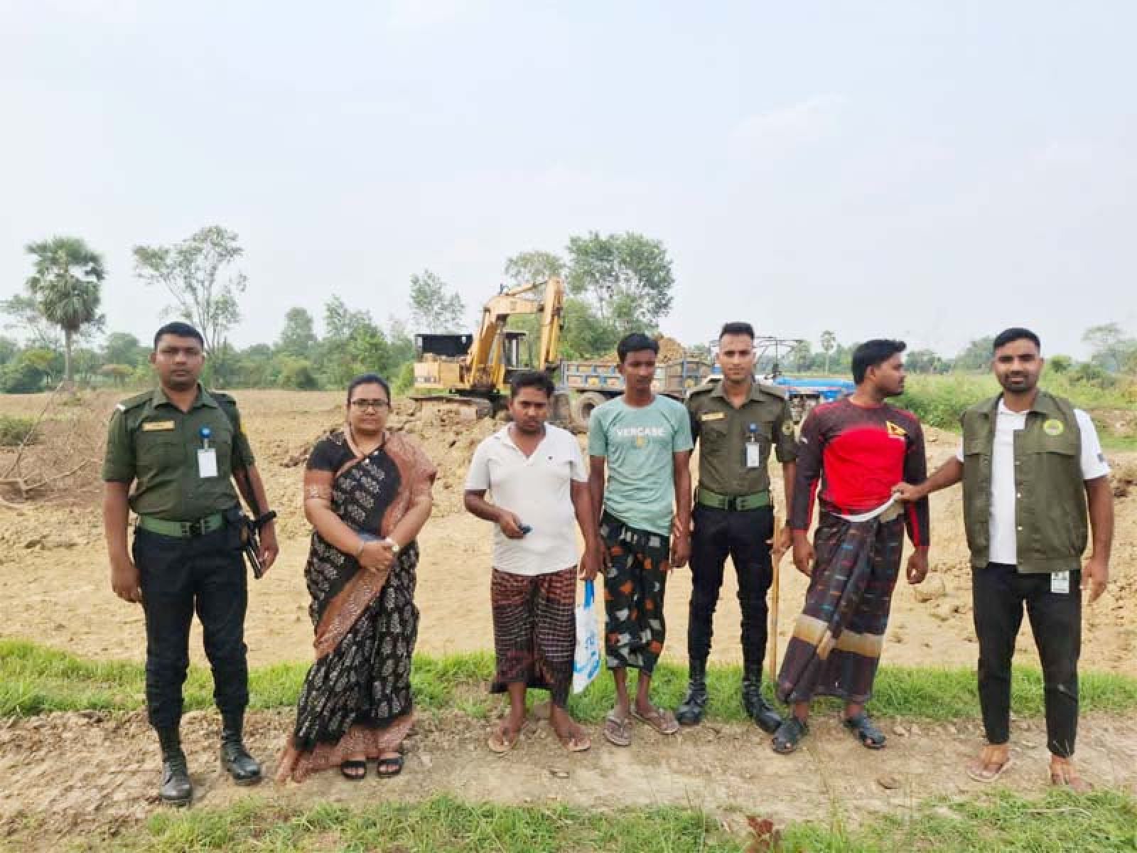 গোদাগাড়ীতে অবৈধ মাটি কাটার দায়ে যুবককে ৫০ হাজার টাকা জরিমানা করেছে ভ্রাম্যমাণ আদালত