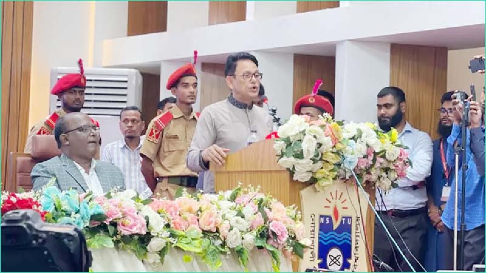 এবারের এইচএসসি পরীক্ষায় অভিন্ন প্রশ্নপত্র হবে , ৫০ হাজার শিক্ষক নিয়োগের উদ্যোগ