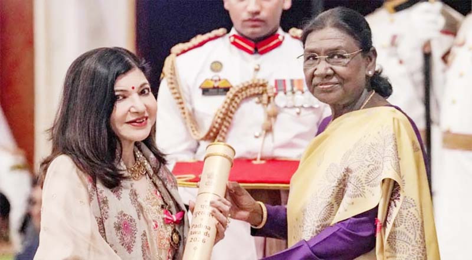 পদ্মভূষণে সম্মানিত সংগীতশিল্পী অলকা ইয়াগনিক