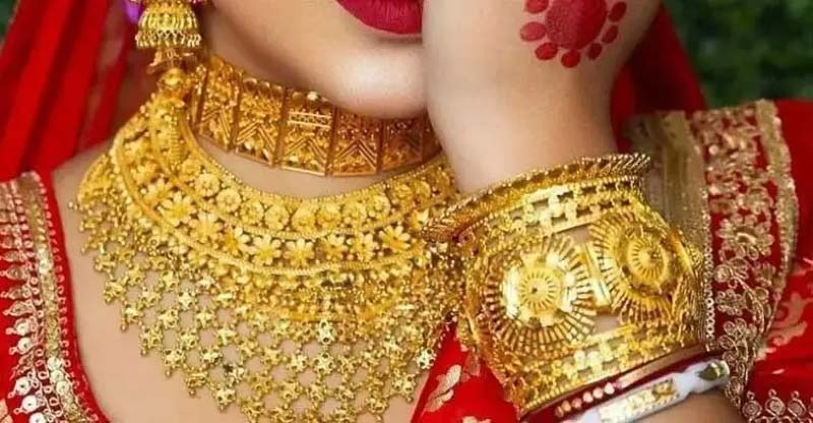 সোনার দাম আরও কমলো