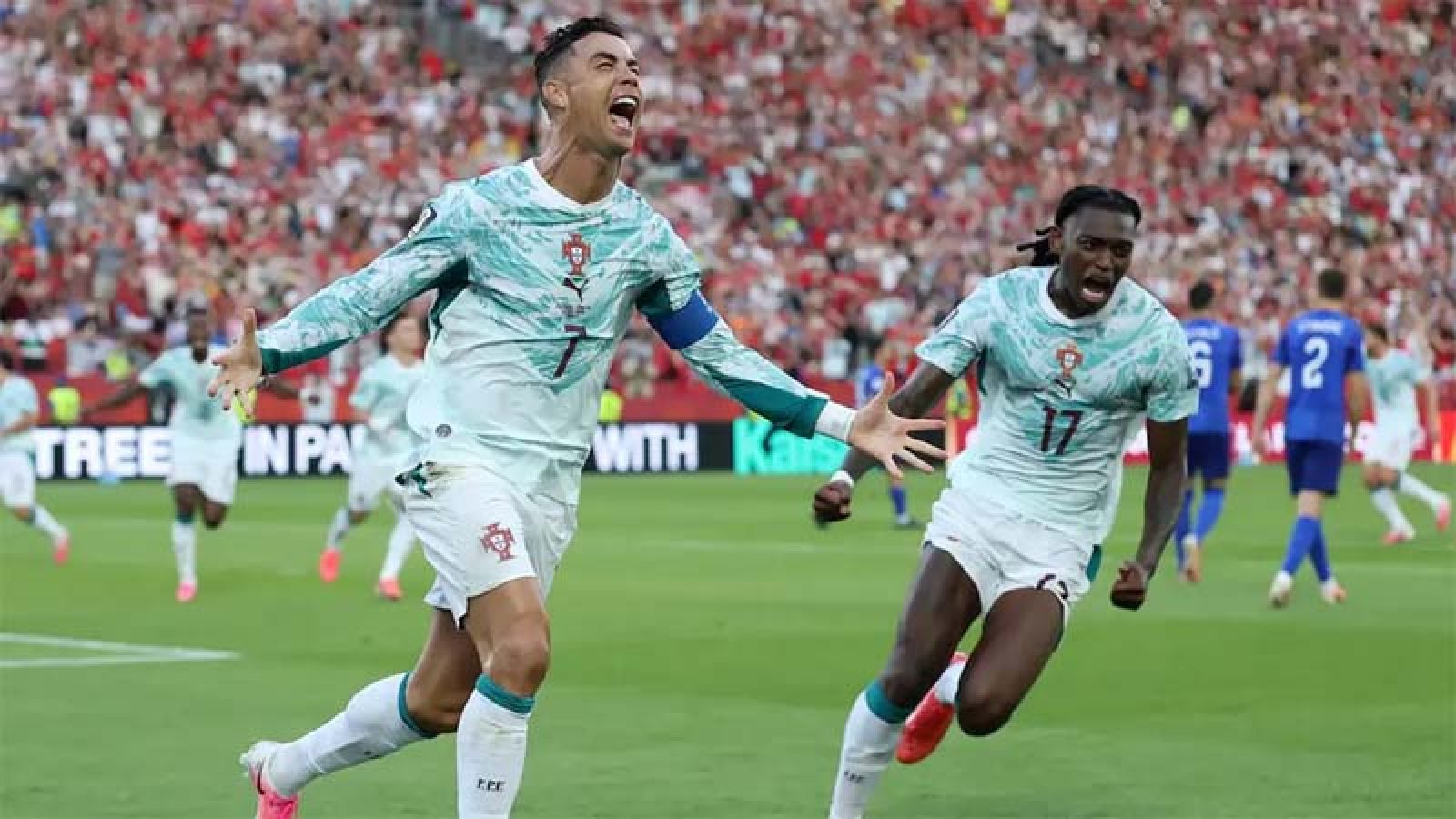 নাটকীয়তার পর শেষ ষোলোতে পর্তুগাল