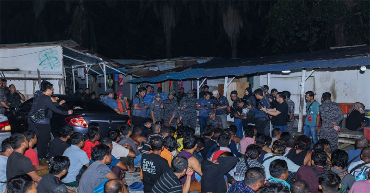 বাংলাদেশিসহ ১৩২ অভিবাসী আটক