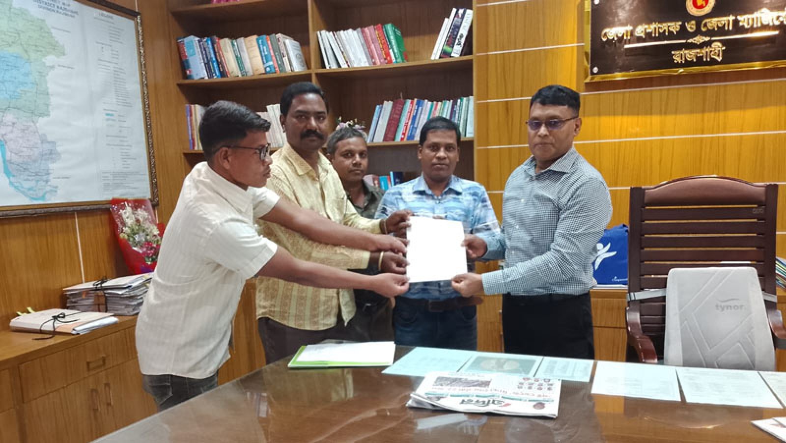 আদিবাসীদের ভূমি সুরক্ষায় জাতীয় আদিবাসী পরিষদ ও বিপনেট স্মারকলিপি প্রদান