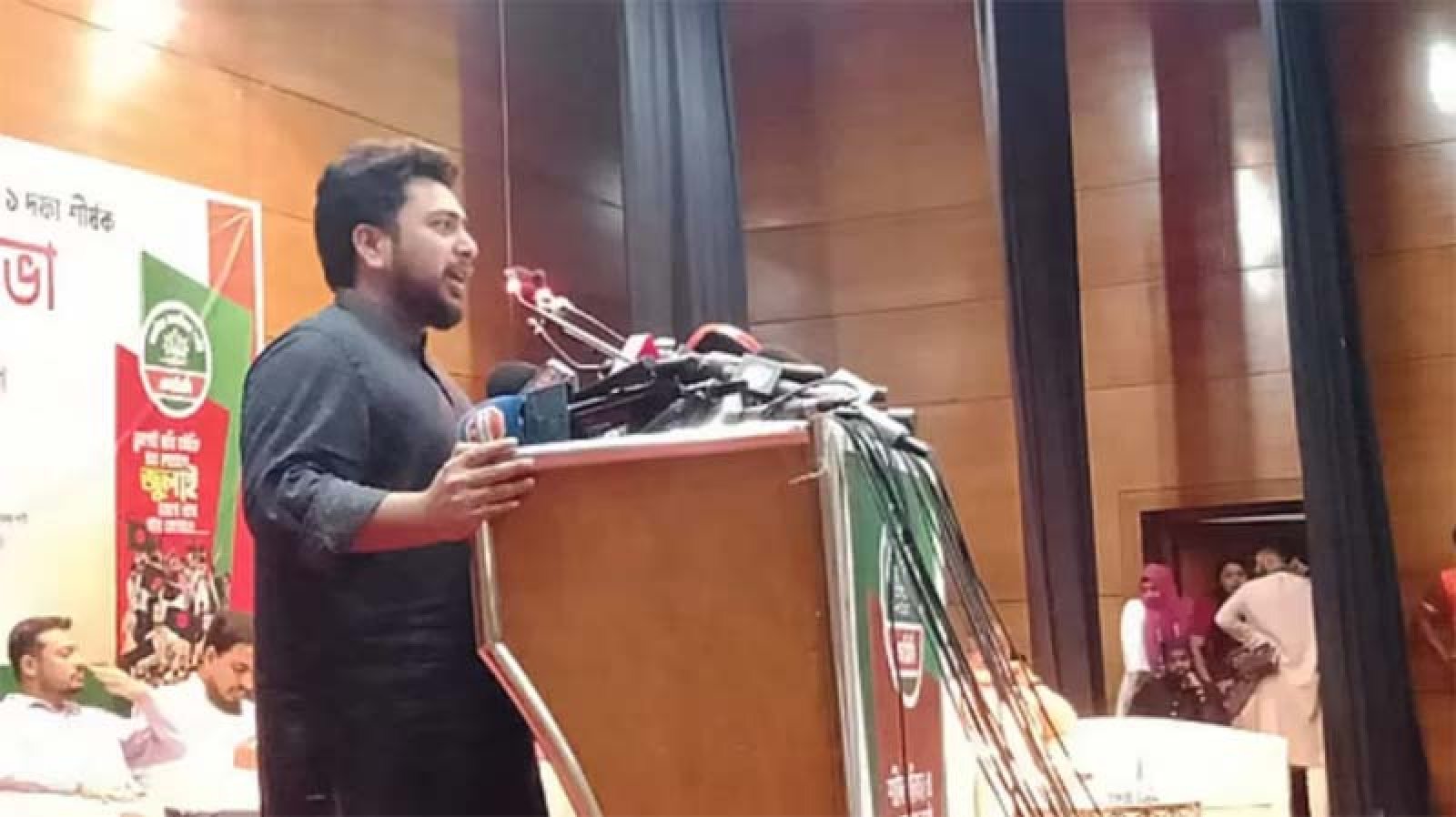 শেখ হাসিনা দেশে এলে বিমানবন্দর থেকে সরাসরি ফাঁসির মঞ্চে নেওয়া হবে