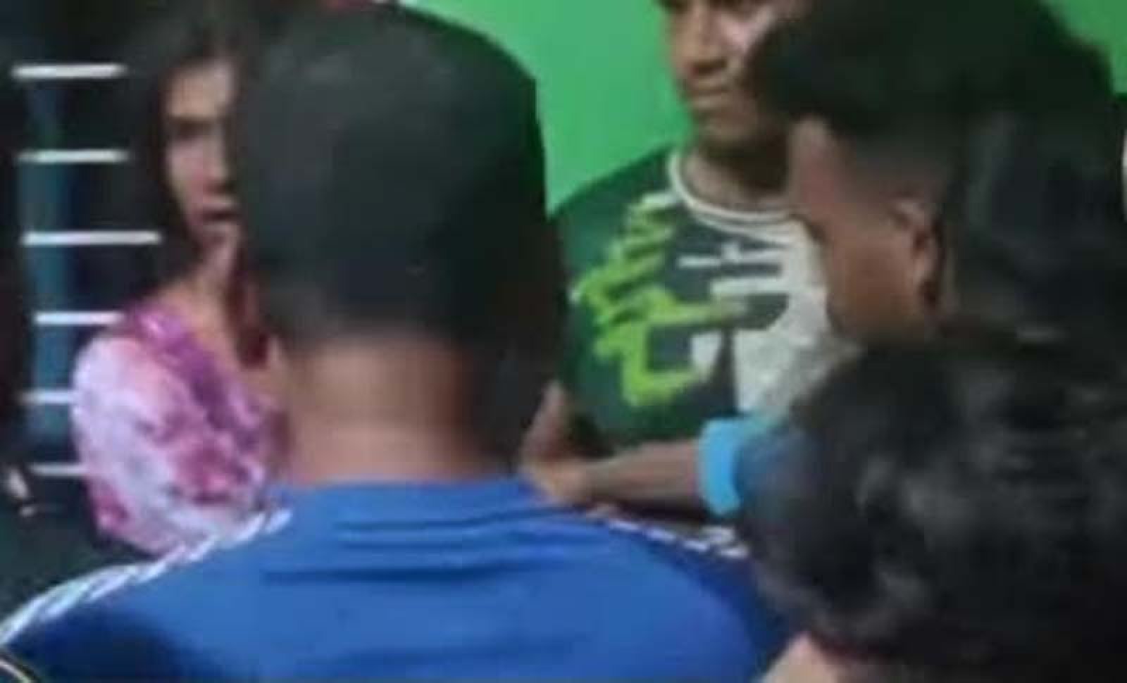 ছাত্রীর গোসলের ভিডিও ধারনের অভিযোকে এক যুবক আটক