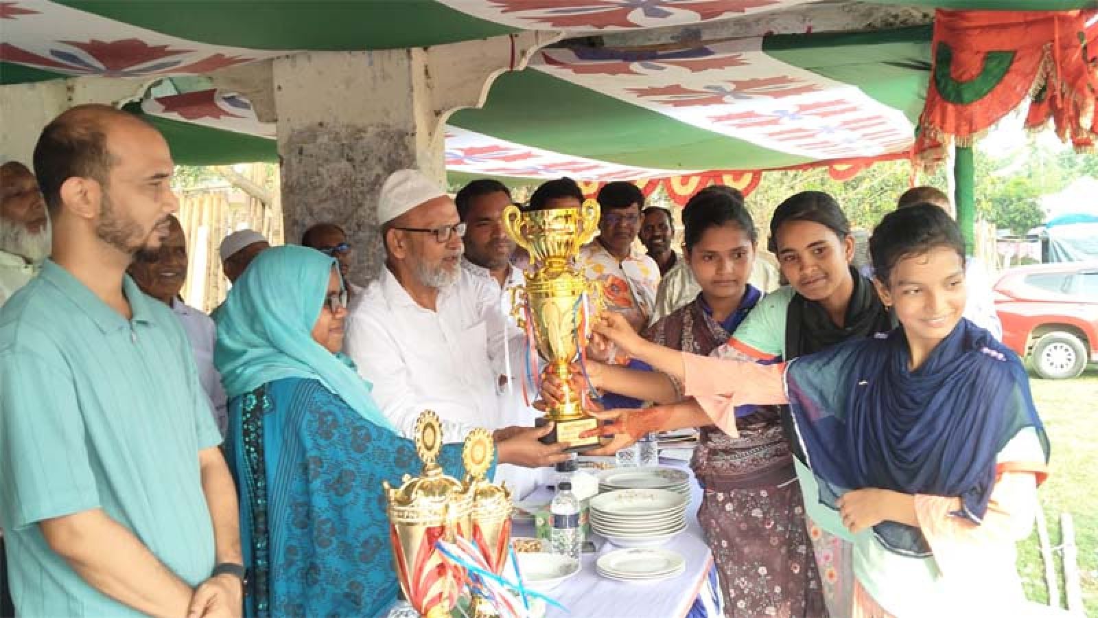 নিয়ামতপুরে গ্রীষ্মকালীন ক্রীড়া প্রতিযোগিতার পুরস্কার বিতরণ