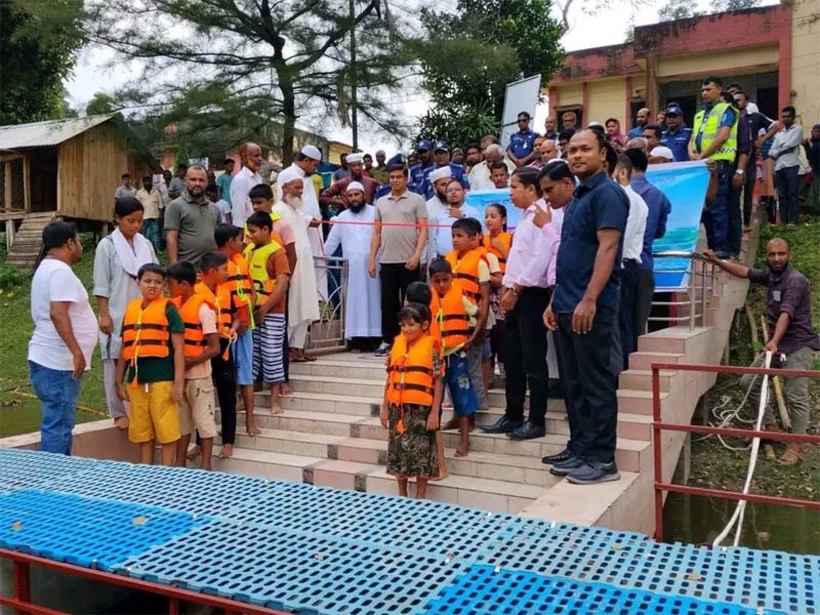 দেশের তেল সংকট চলাকালে হাজার হাজার লিটার তেল পুরিয়ে বিরোধী দলের লংমার্চ কতটা যৌক্তিক