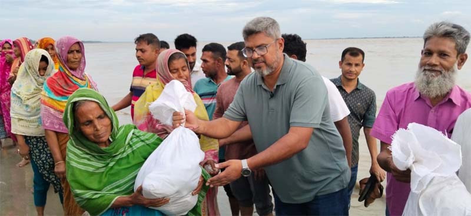 অসহায়দের পাশে সর্বদা থাকার অঙ্গিকার করেন আরডিএ চেয়ারম্যান সুইট