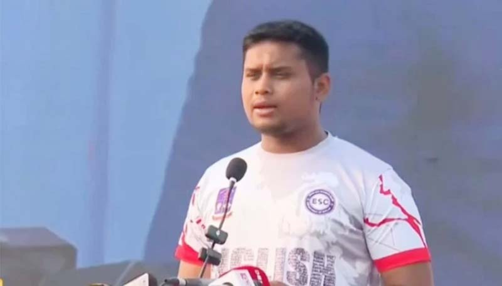 স্বরাষ্ট্রমন্ত্রীকে নিয়ে হাসনাতের ‘বিস্ফোরক’ পোস্ট